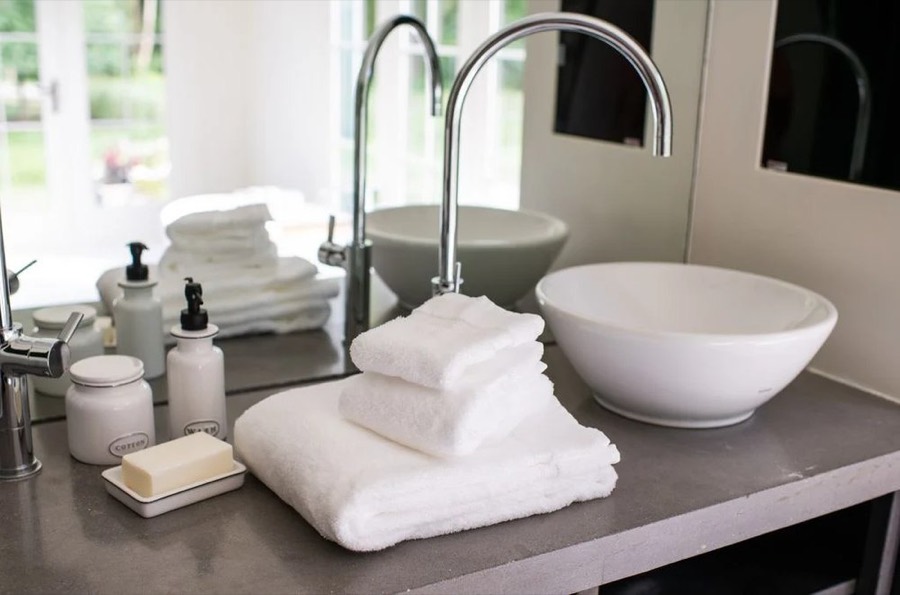 Fix These 7 Guest Bathroom Mistakes Before Visitors Arrive