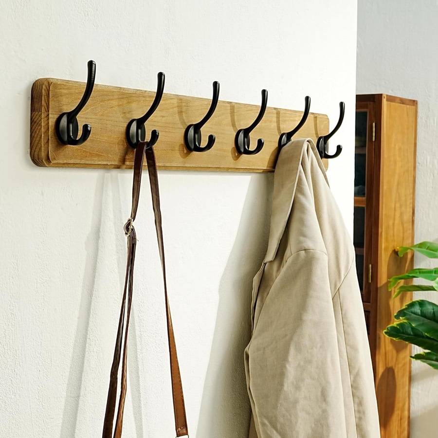 What to Clear From Your Entryway Before Holiday Guests